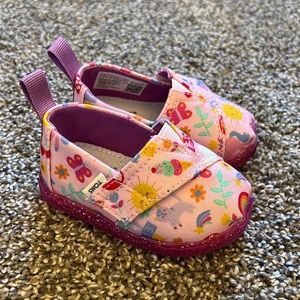 Toms toddler size 4